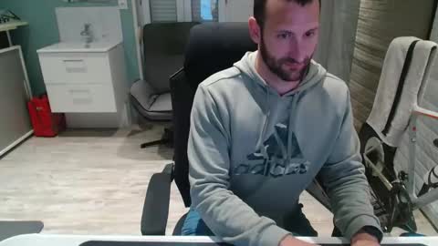 Snapshot of krevett80800 chatting on September 17, 6:33 pm krevett80800 online show from September 17, 6:33 pm