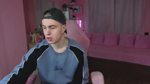 kris_braun online show from March 2, 10:33 am