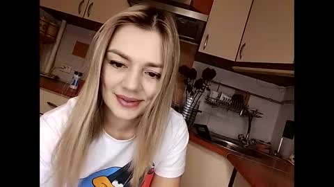 Snapshot of krisssexi chatting on February 16, 12:41 am KrissSexi online show from February 16, 12:41 am