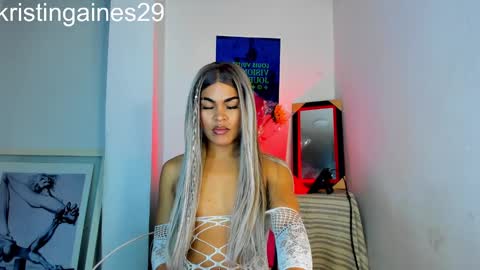 Snapshot of kristiingaines_ chatting on October 6, 1:01 am kristin online show from October 6, 1:01 am