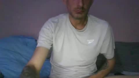 kristijan971161 online show from April 15, 11:27 pm