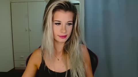 KristineAmore online show from December 17, 3:30 pm