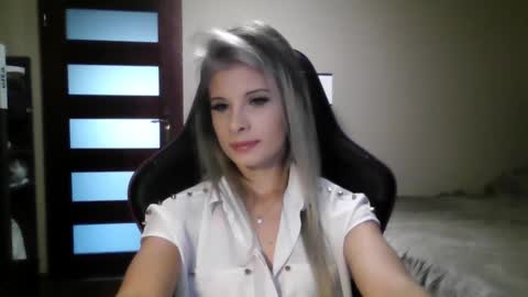 KristineAmore online show from September 18, 6:39 am