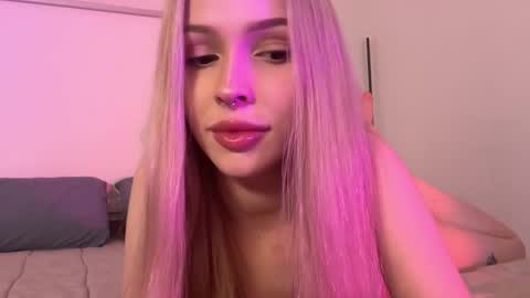 Snapshot of kristy_babe chatting on September 15, 8:21 pm Kristy and Alice online show from September 15, 8:21 pm
