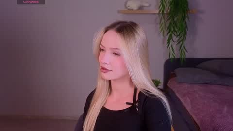 Snapshot of kristy_babe chatting on December 4, 2:20 pm Kristy and Alice online show from December 4, 2:20 pm