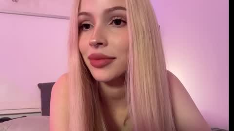 Snapshot of kristy_babe chatting on October 19, 12:04 am Kristy and Alice online show from October 19, 12:04 am