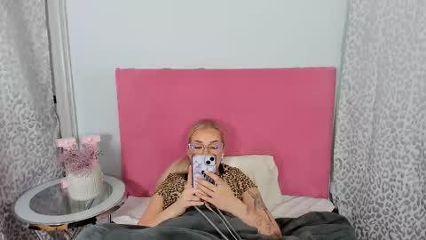 KristyFlowers online show from February 28, 6:23 pm