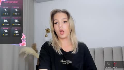 Snapshot of ksusha__sweet chatting on September 23, 9:43 pm Lady online show from September 23, 9:43 pm
