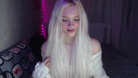 Emilia online show from March 6, 8:27 pm