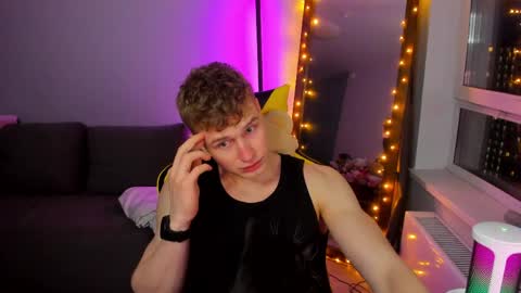 kurt_hanssen online show from April 19, 6:21 pm