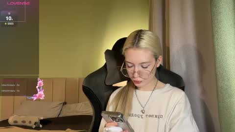 Bella and Alexandra online show from May 25, 12:28 am