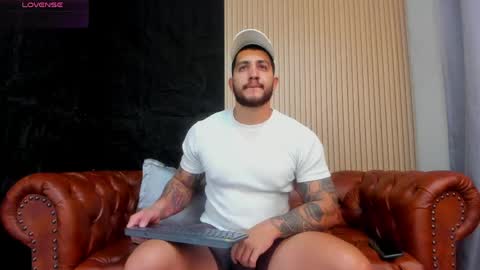 kylenorth_ online show from April 18, 6:54 pm