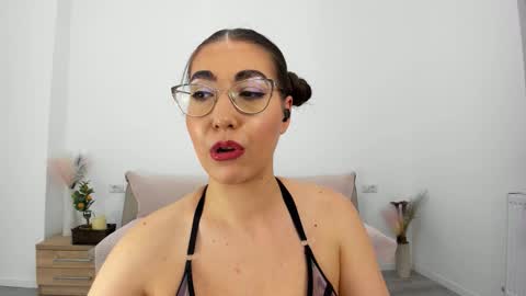 Snapshot of kylie_kathy chatting on September 23, 7:42 pm Kylie online show from September 23, 7:42 pm