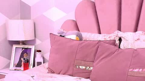 Kylie jl online show from February 3, 6:22 am