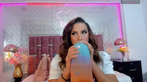Snapshot of kylievictoria_ chatting on September 13, 4:59 am Kylie online show from September 13, 4:59 am