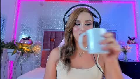 Snapshot of kylievictoria_ chatting on October 20, 4:28 am Kylie online show from October 20, 4:28 am
