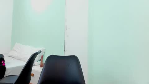 Kylie online show from April 18, 7:07 pm