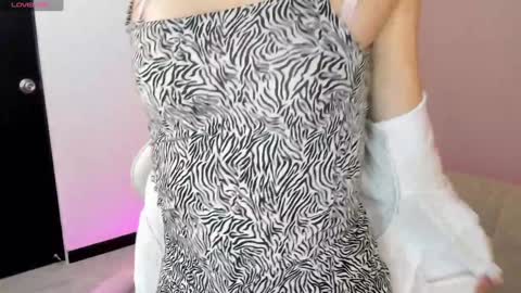 Snapshot of kymgiraldo8 chatting on February 5, 6:45 am Kym Giraldo online show from February 5, 6:45 am