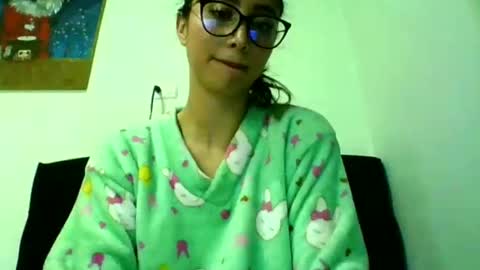 Snapshot of kymgiraldo8 chatting on December 12, 10:34 am Kym Giraldo online show from December 12, 10:34 am
