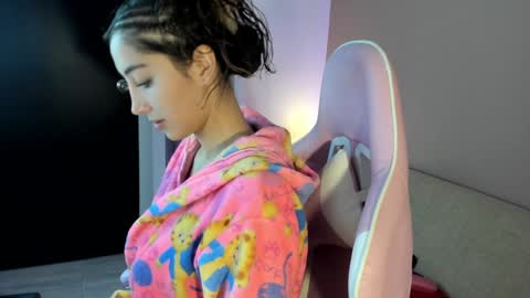 Snapshot of kymgiraldo8 chatting on December 7, 5:54 am Kym Giraldo online show from December 7, 5:54 am