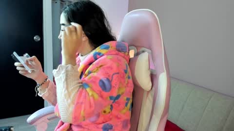 Snapshot of kymgiraldo8 chatting on December 9, 6:45 am Kym Giraldo online show from December 9, 6:45 am