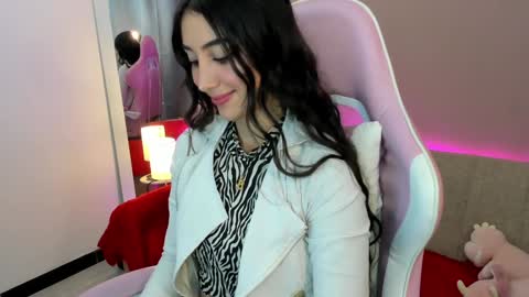 Snapshot of kymgiraldo8 chatting on January 9, 9:37 am Kym Giraldo online show from January 9, 9:37 am