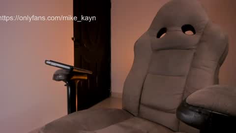 l3m0nb0y_ online show from June 30, 10:40 pm