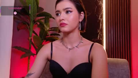 Snapshot of la_diabla_111_ chatting on October 6, 6:59 pm Karime online show from October 6, 6:59 pm