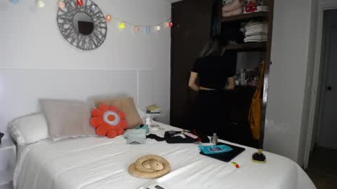 Catalina online show from April 12, 3:32 am