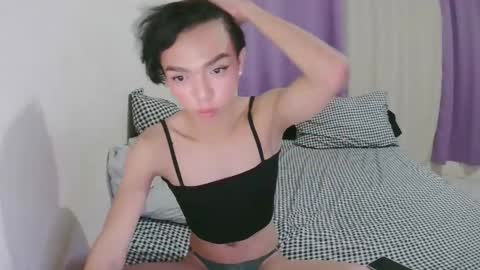 Laura online show from November 18, 5:05 pm