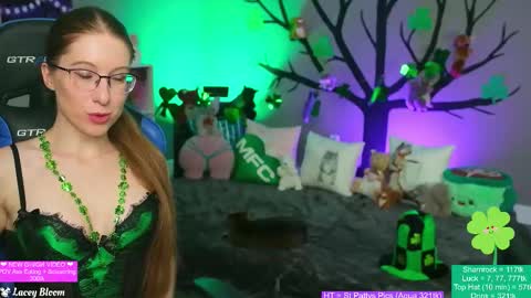 Lacey Bloom online show from March 18, 1:33 am