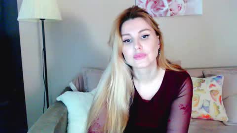 Lady  moon   online show from February 15, 1:05 pm