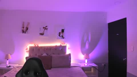 Snapshot of lady_noize chatting on September 13, 11:07 pm Lady online show from September 13, 11:07 pm