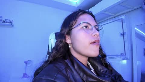  Lady  online show from April 8, 2:58 am