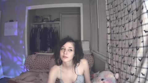 hugbug online show from December 18, 3:04 am