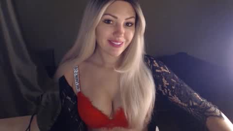 Snapshot of ladymoonlight8 chatting on October 19, 4:06 am Monika online show from October 19, 4:06 am