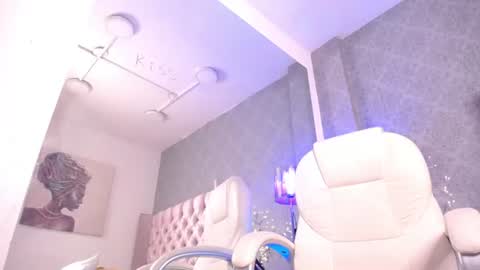 Laila Stilwills online show from June 29, 10:15 am