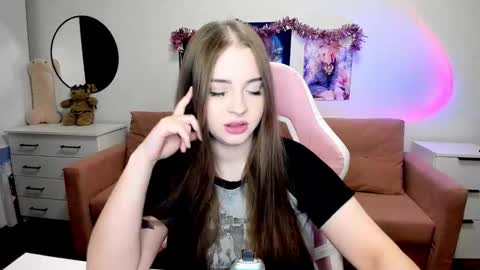 Kira online show from November 26, 10:50 pm