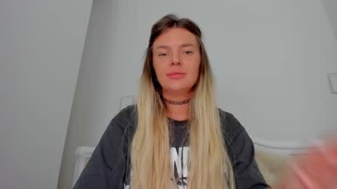 Lallie  online show from September 18, 3:49 pm