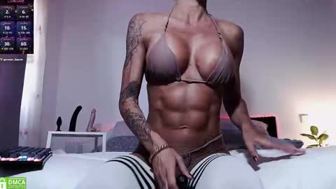 Lola online show from May 4, 5:52 pm