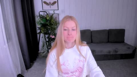 Snapshot of laly_peach chatting on January 25, 4:13 pm Laly online show from January 25, 4:13 pm