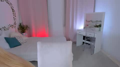 Snapshot of laly_peach chatting on October 2, 12:26 pm Laly online show from October 2, 12:26 pm