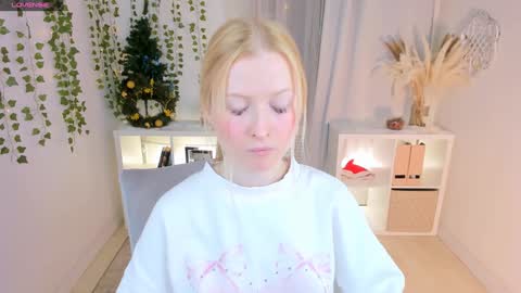 Snapshot of laly_peach chatting on January 9, 7:40 pm Laly online show from January 9, 7:40 pm