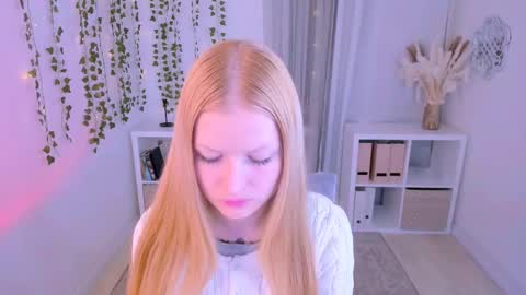 Snapshot of laly_peach chatting on February 27, 4:21 pm Laly online show from February 27, 4:21 pm