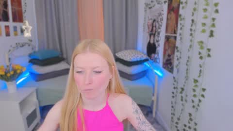 Snapshot of laly_peach chatting on January 12, 6:48 pm Laly online show from January 12, 6:48 pm