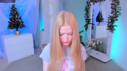 Snapshot of laly_peach chatting on January 6, 4:13 pm Laly online show from January 6, 4:13 pm