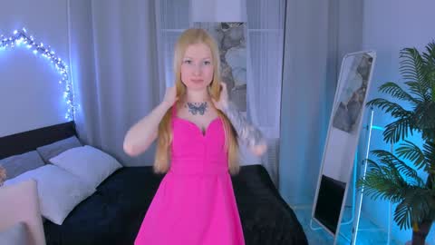 Snapshot of laly_peach chatting on January 24, 5:32 pm Laly online show from January 24, 5:32 pm