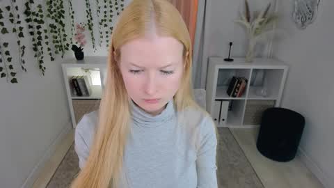 Laly online show from November 30, 5:31 pm