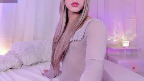 INDEPENDENT MODEL online show from June 24, 1:34 am