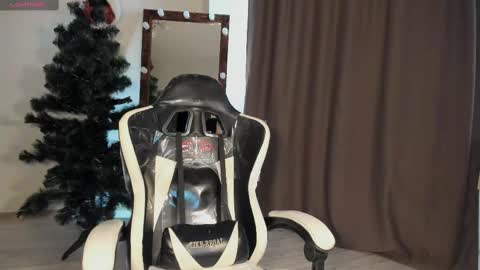 Lana online show from March 4, 8:57 am